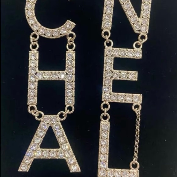 Chanel - Picture 3 of 6